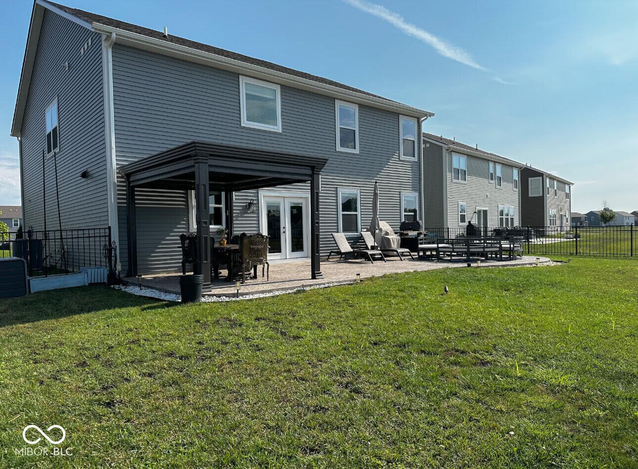 Image 2: Back Of Structure