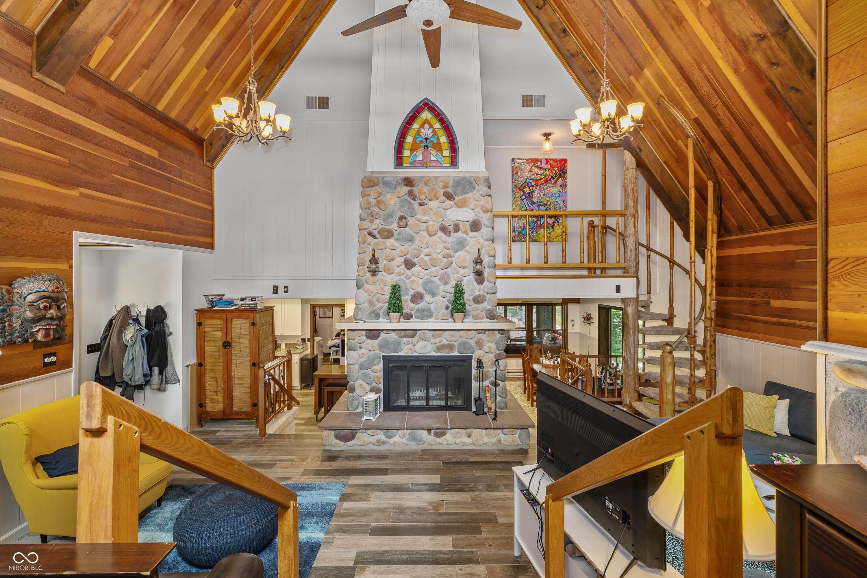 Image 4: Living Room