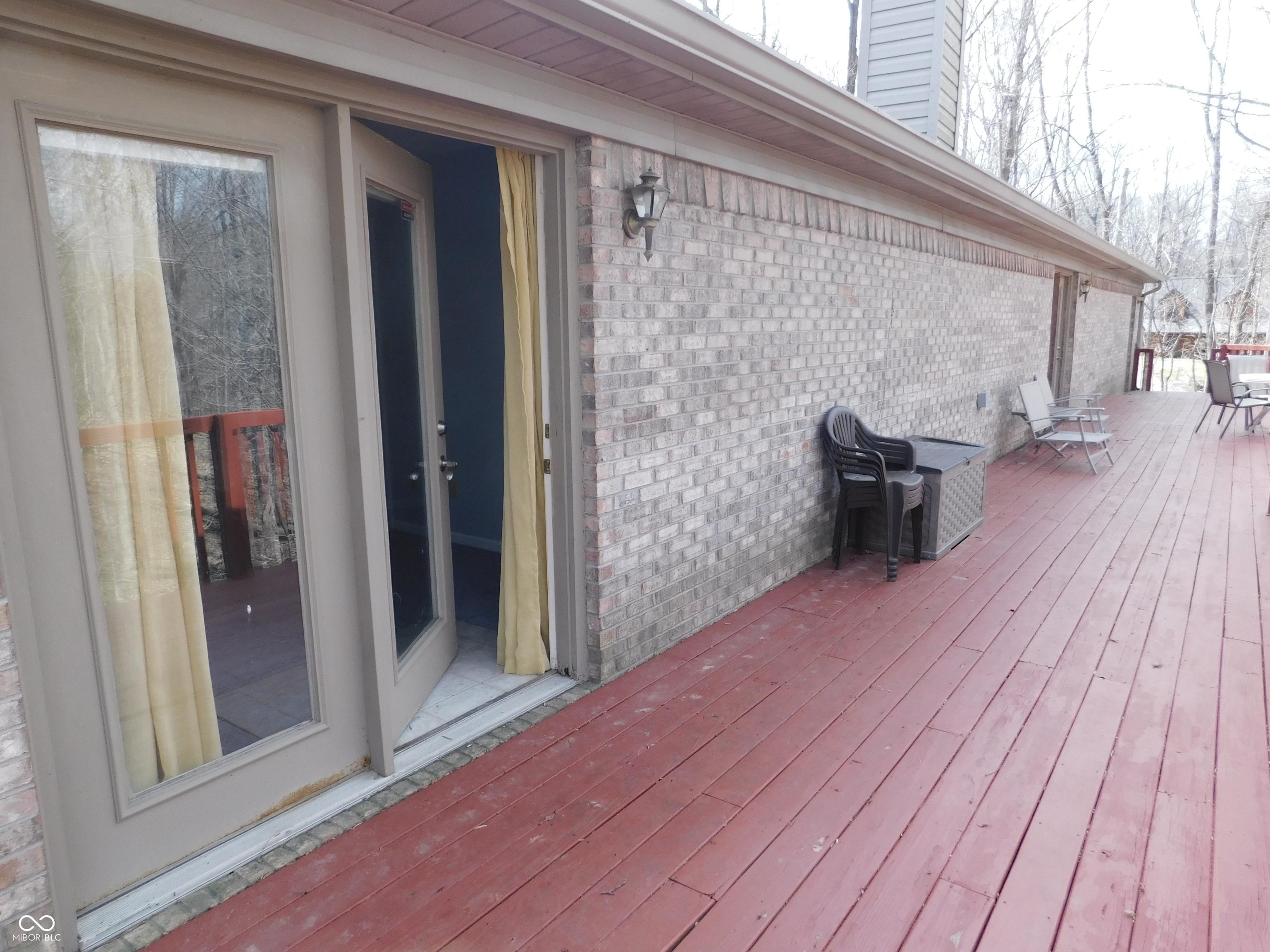 Image 2: Deck Image 2: Deck