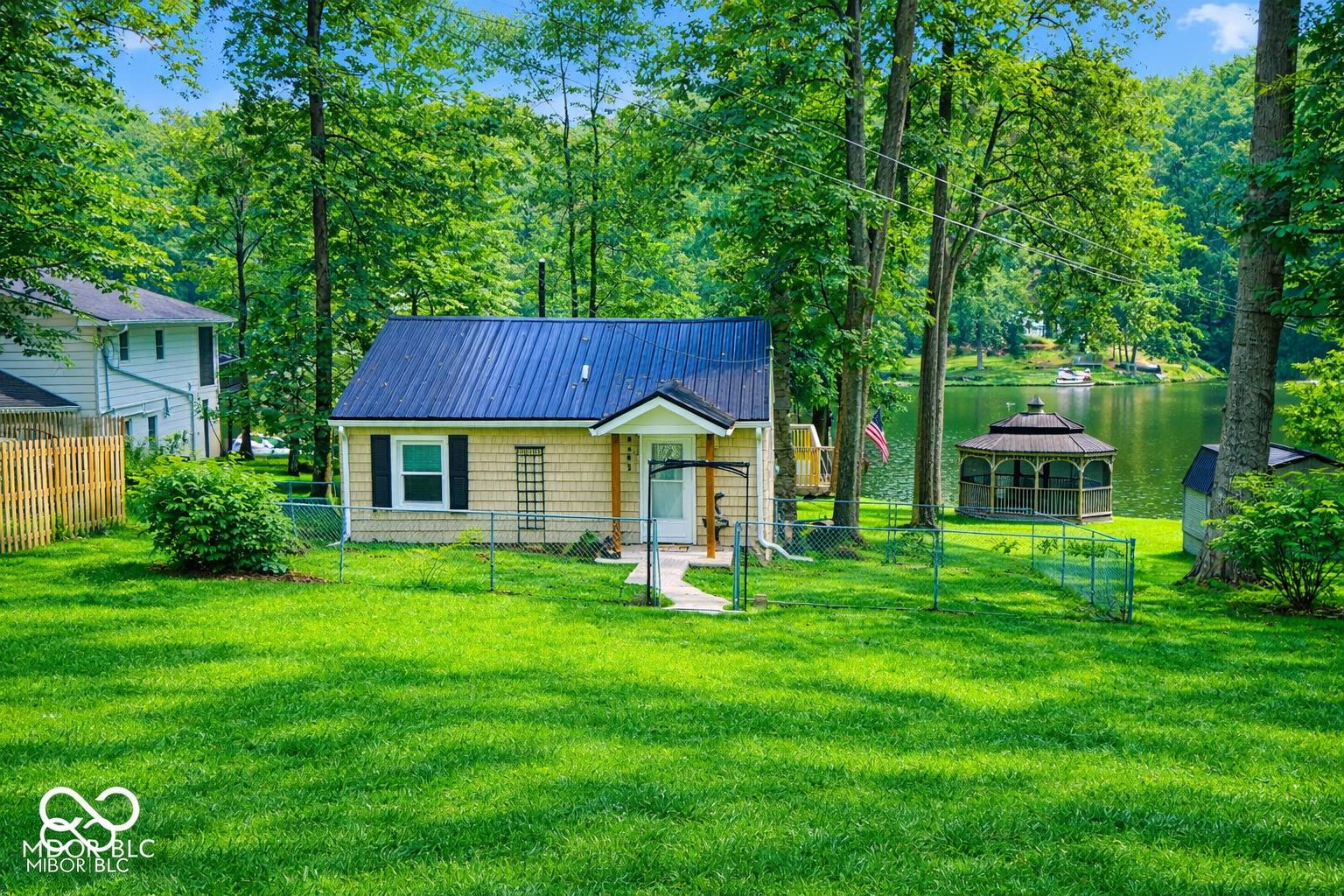 Image 2: Front Of Structure