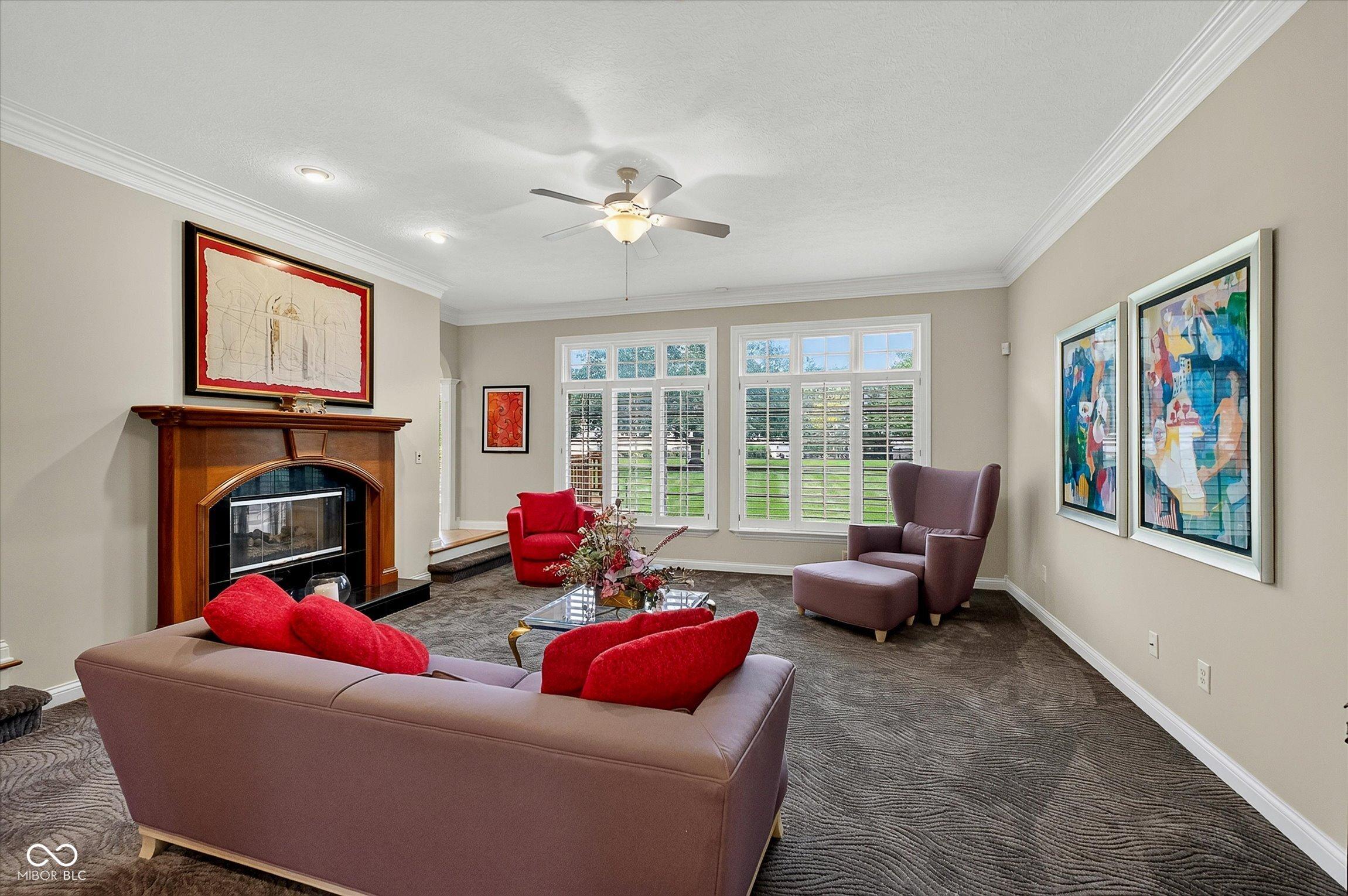Image 3: Living Room