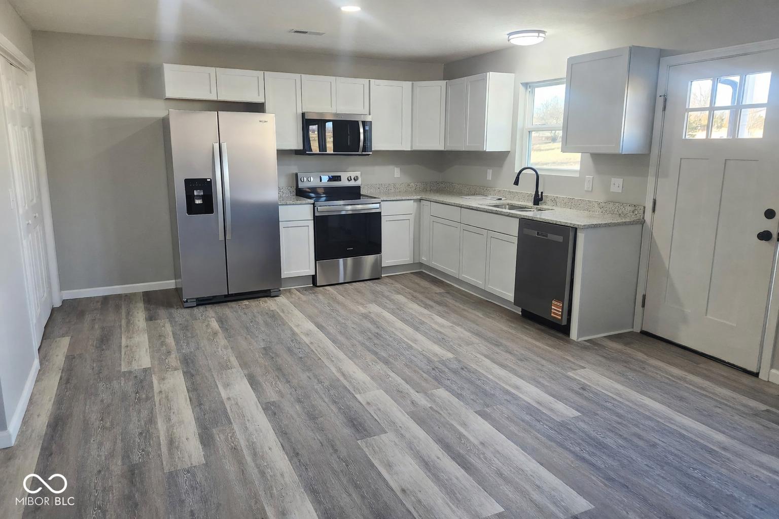 Image 2: Kitchen
