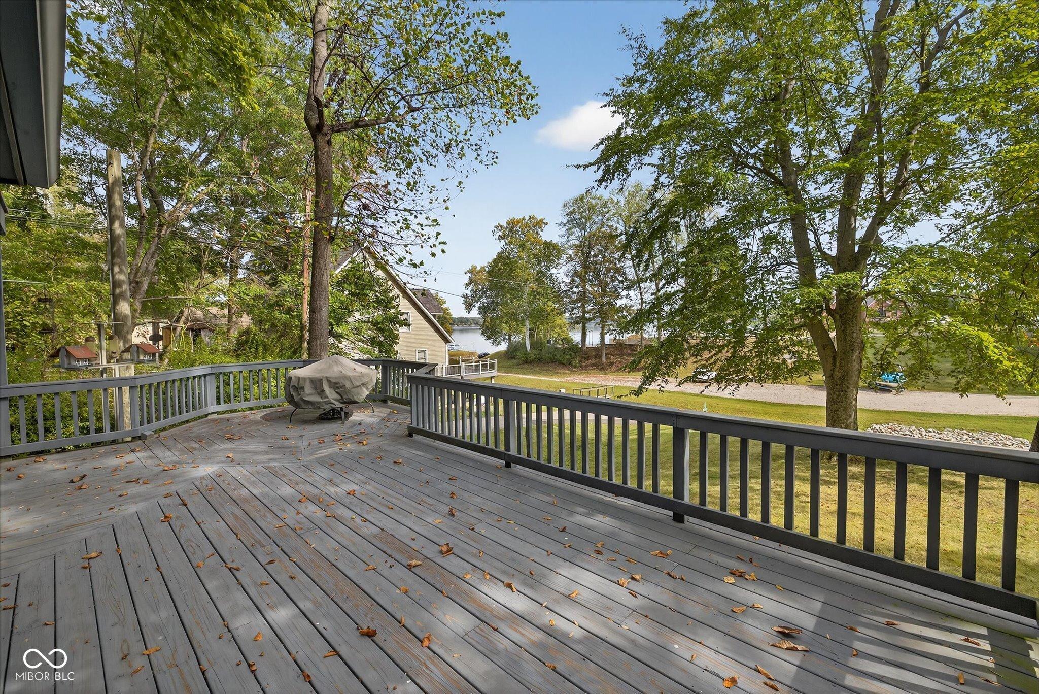 Image 2: Deck Image 2: Deck