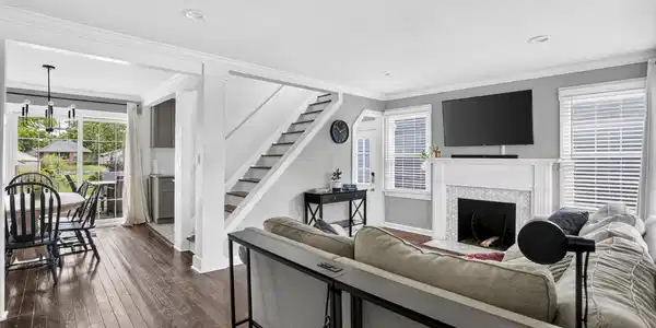 Image 4: Living Room Image 4: Living Room
