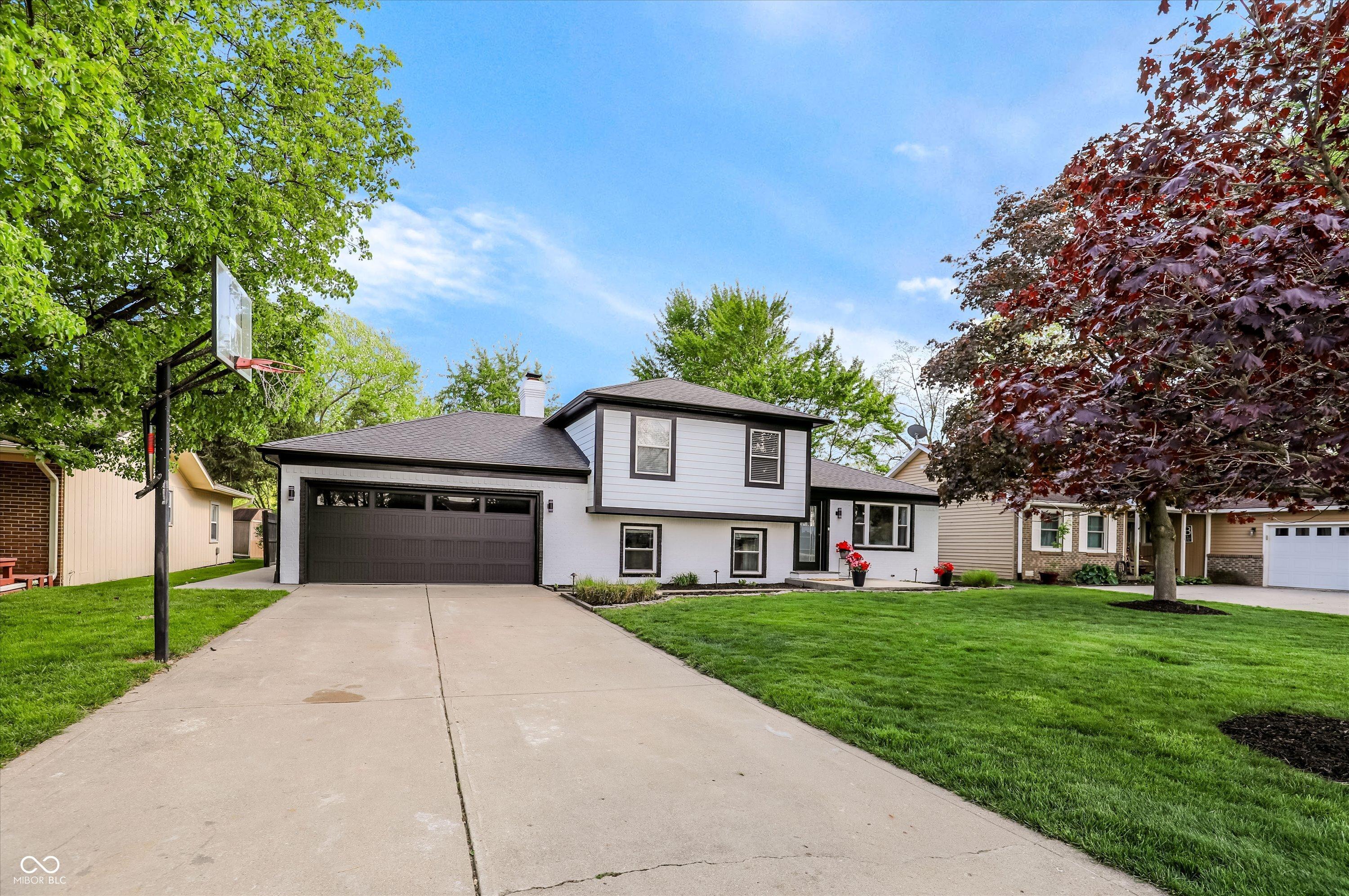 Image 4: Front Of Structure