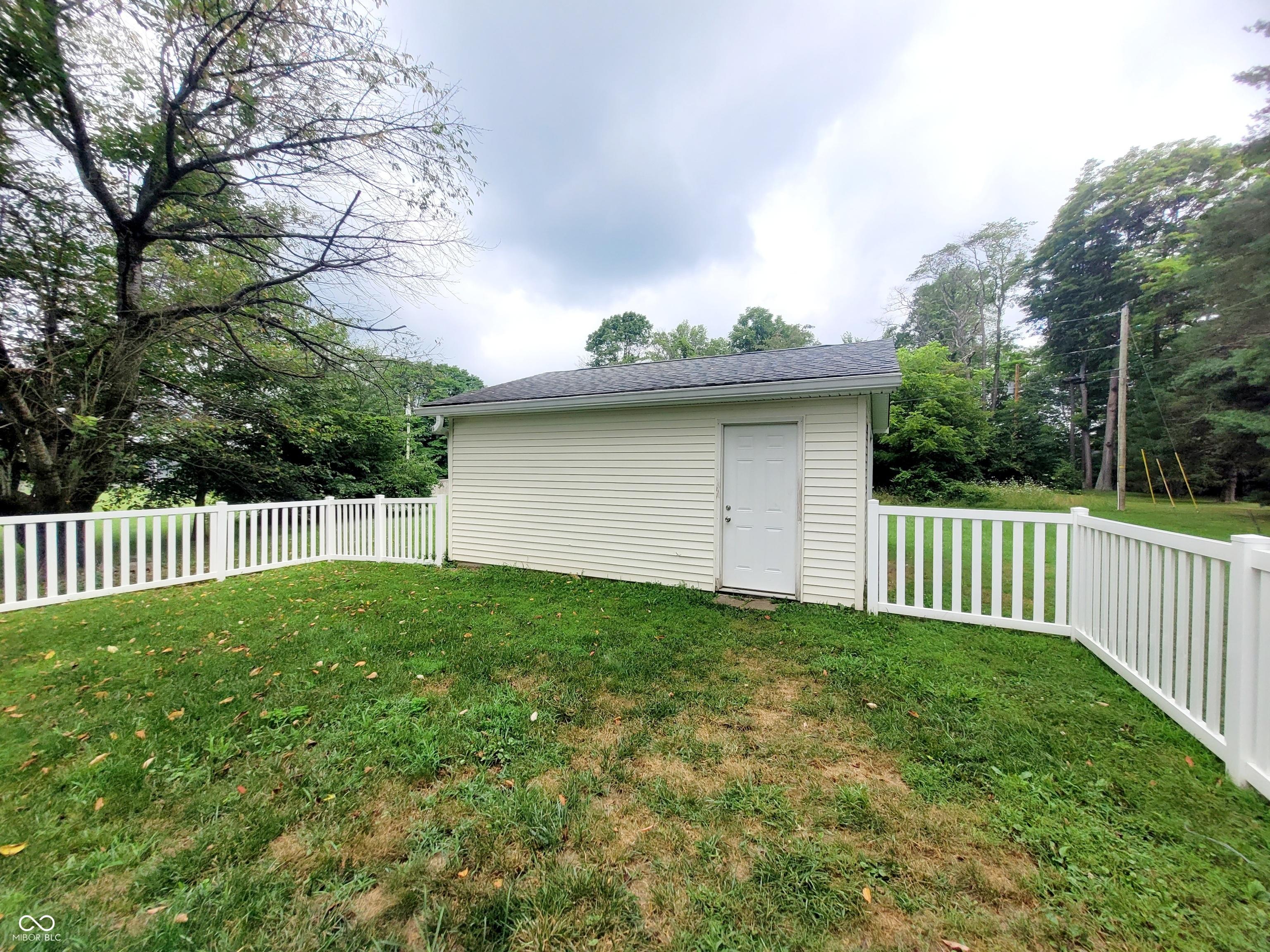 Image 4: Yard Image 4: Yard