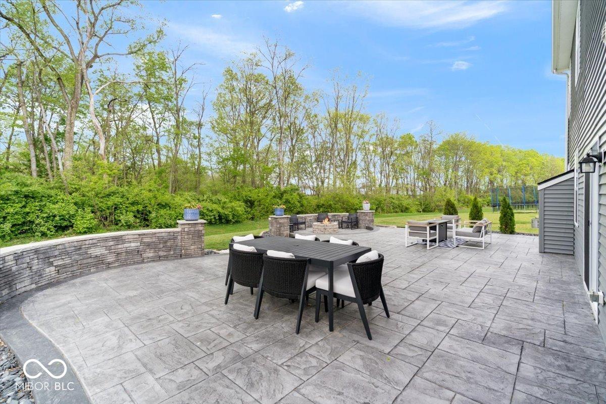 Image 4: Patio Image 4: Patio