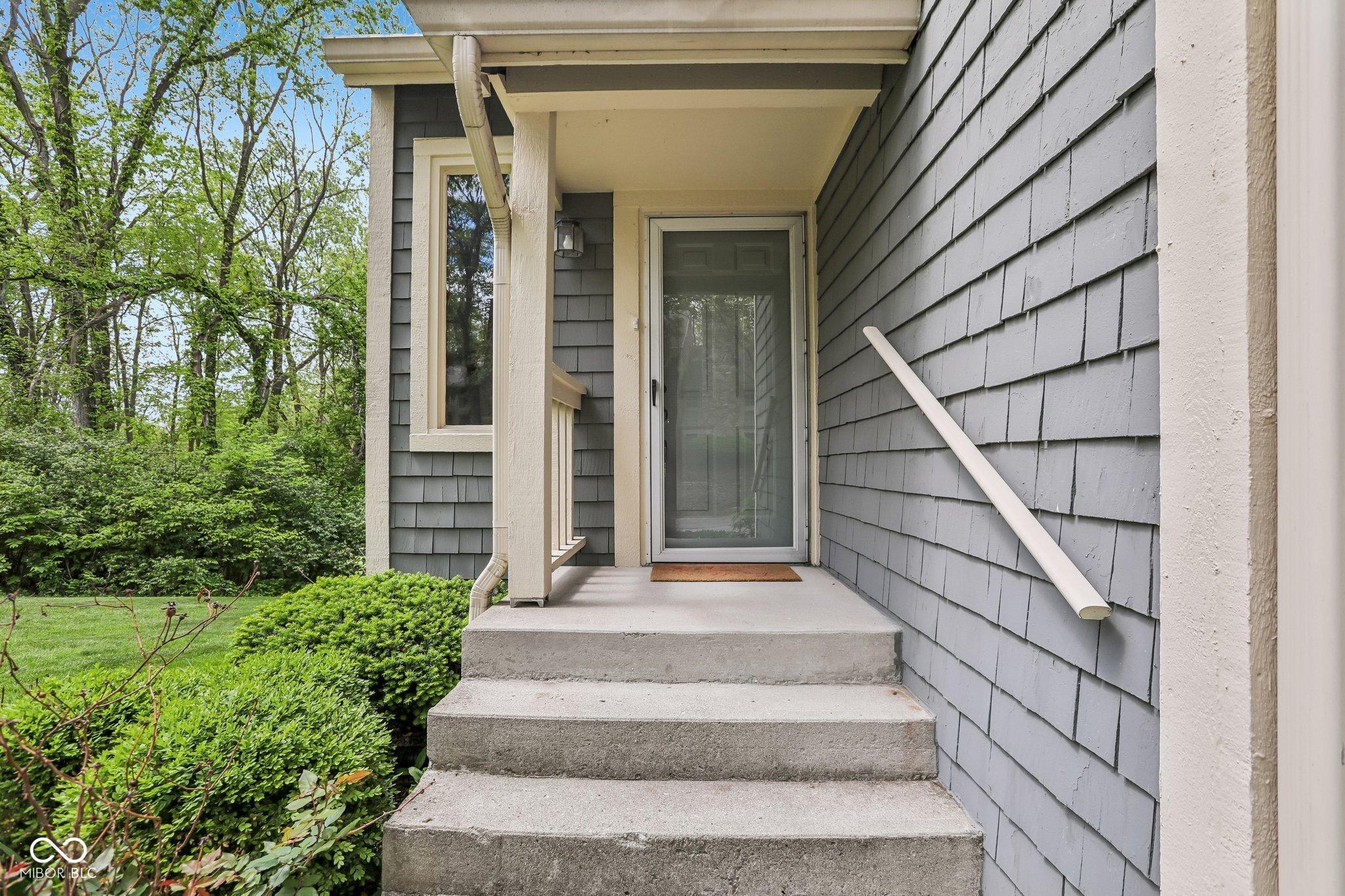 Image 2: Entry