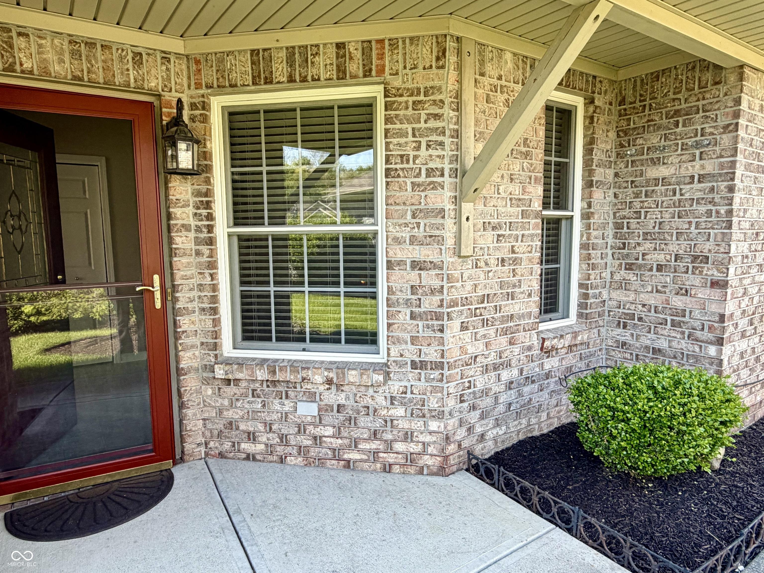 Image 4: Entry Image 4: Entry
