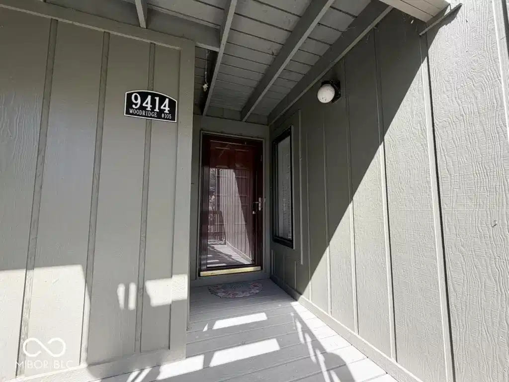 Image 1: Entry Image 1: Entry