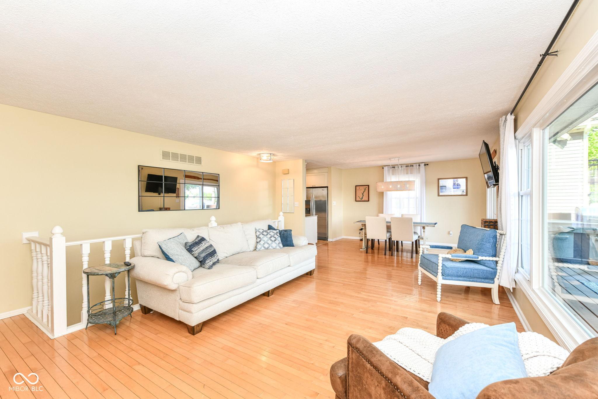 Image 4: Living Room Image 4: Living Room