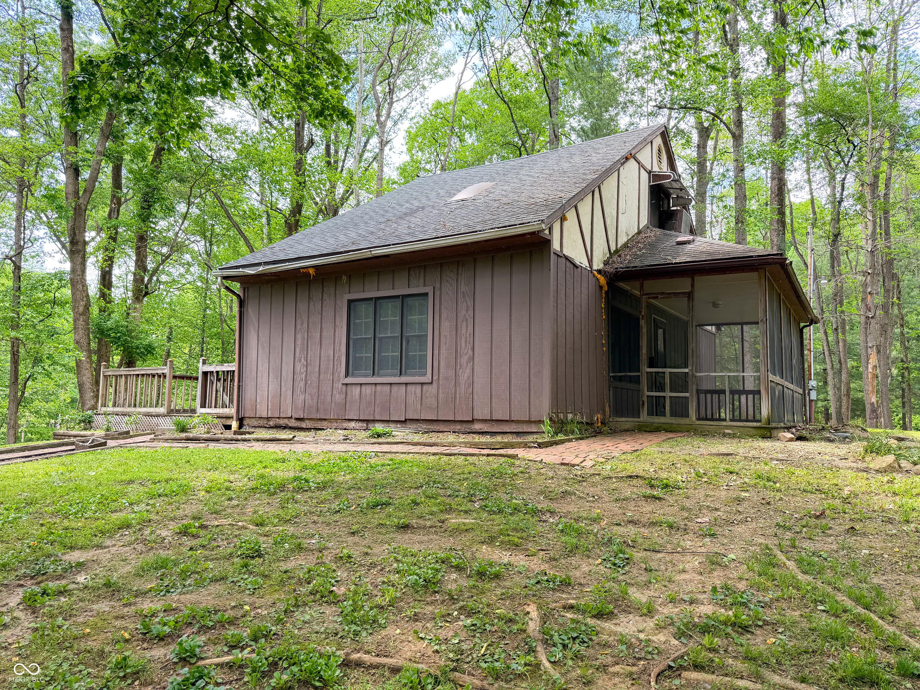Image 2: Side Of Structure