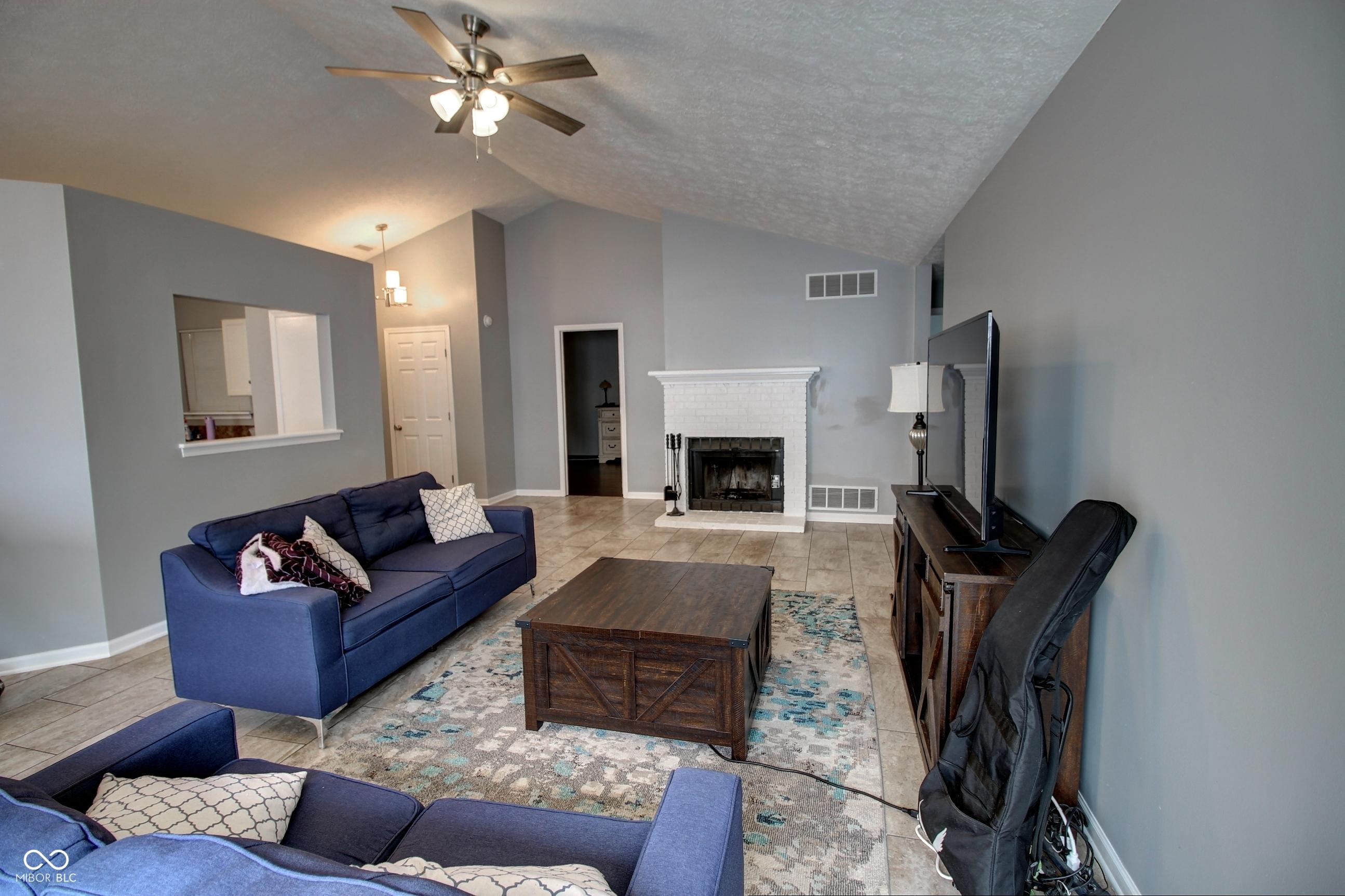 Image 4: Family Room Image 4: Family Room