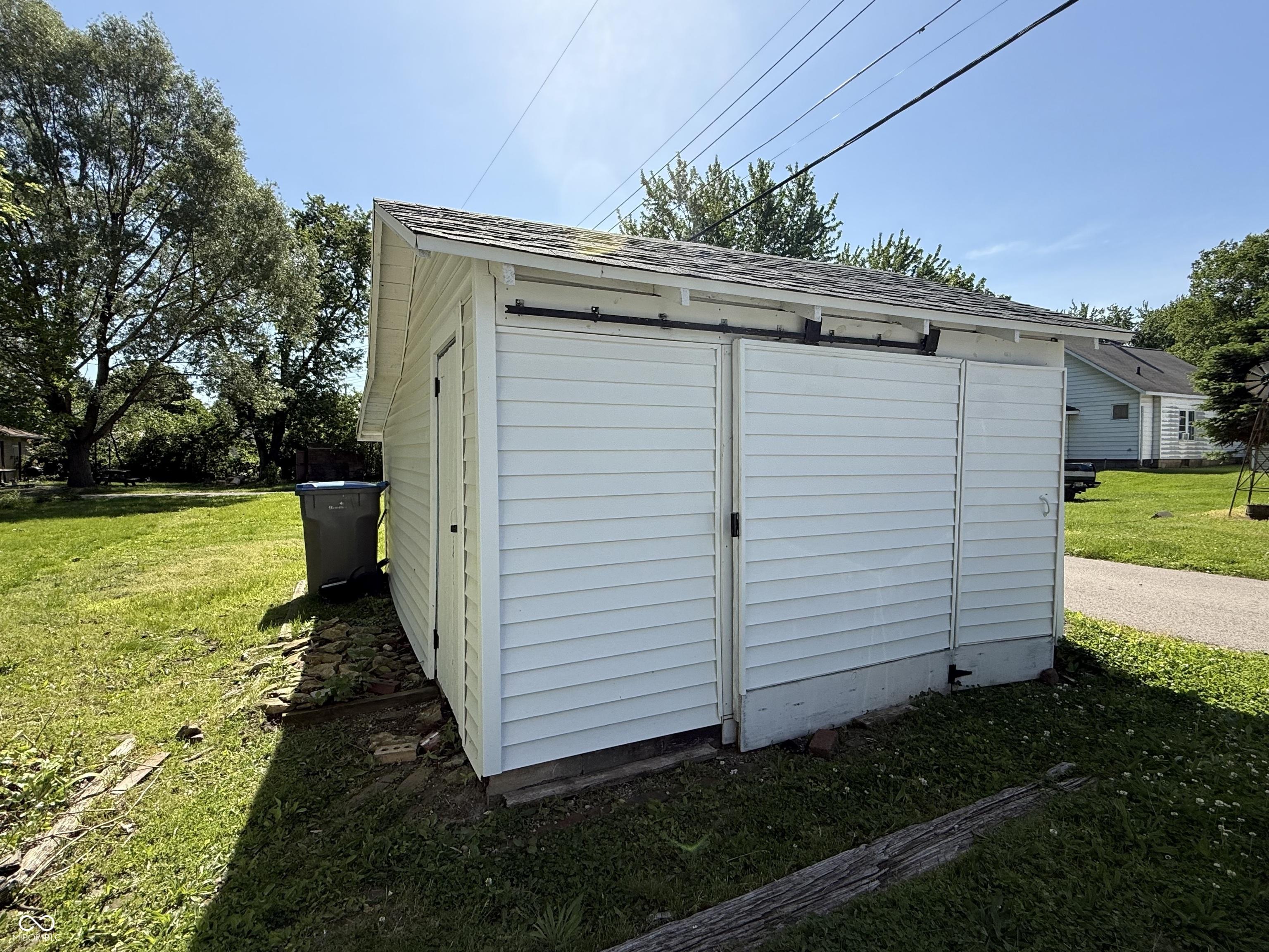Image 3: Garage Image 3: Garage