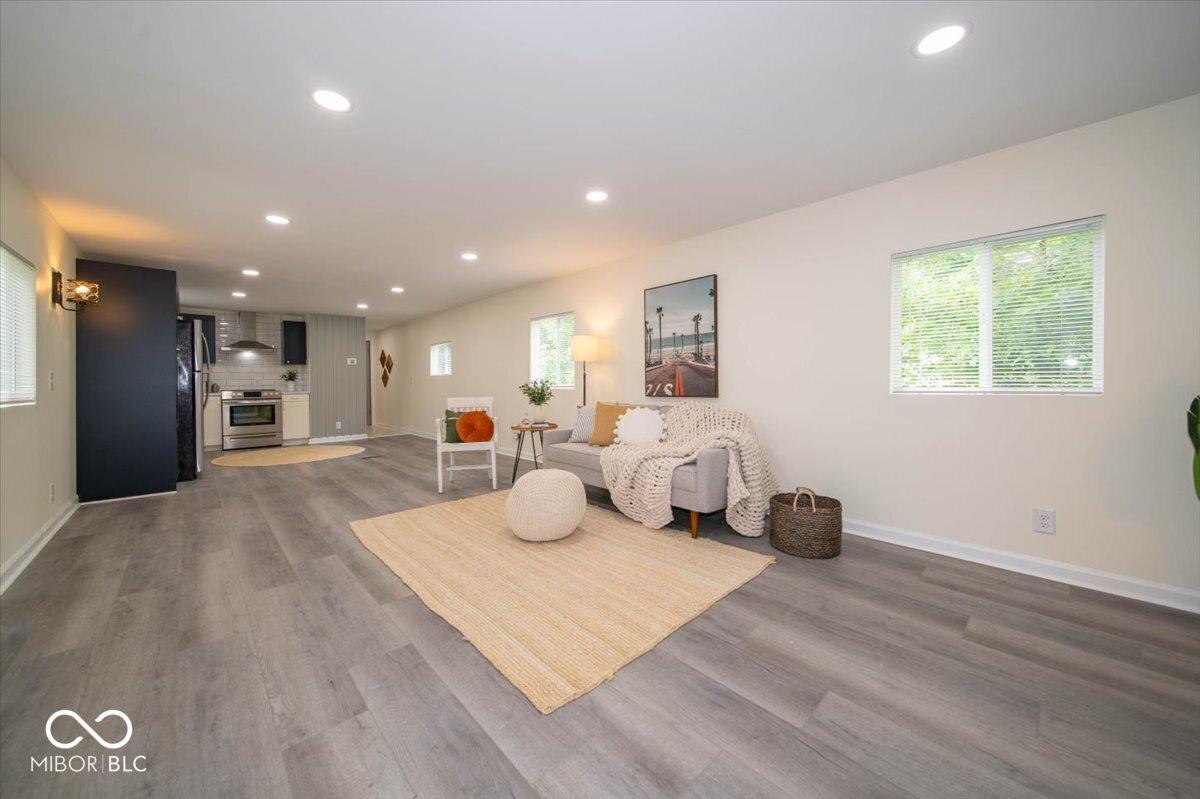 Image 4: Living Room Image 4: Living Room
