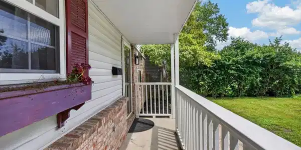 Image 4: Balcony