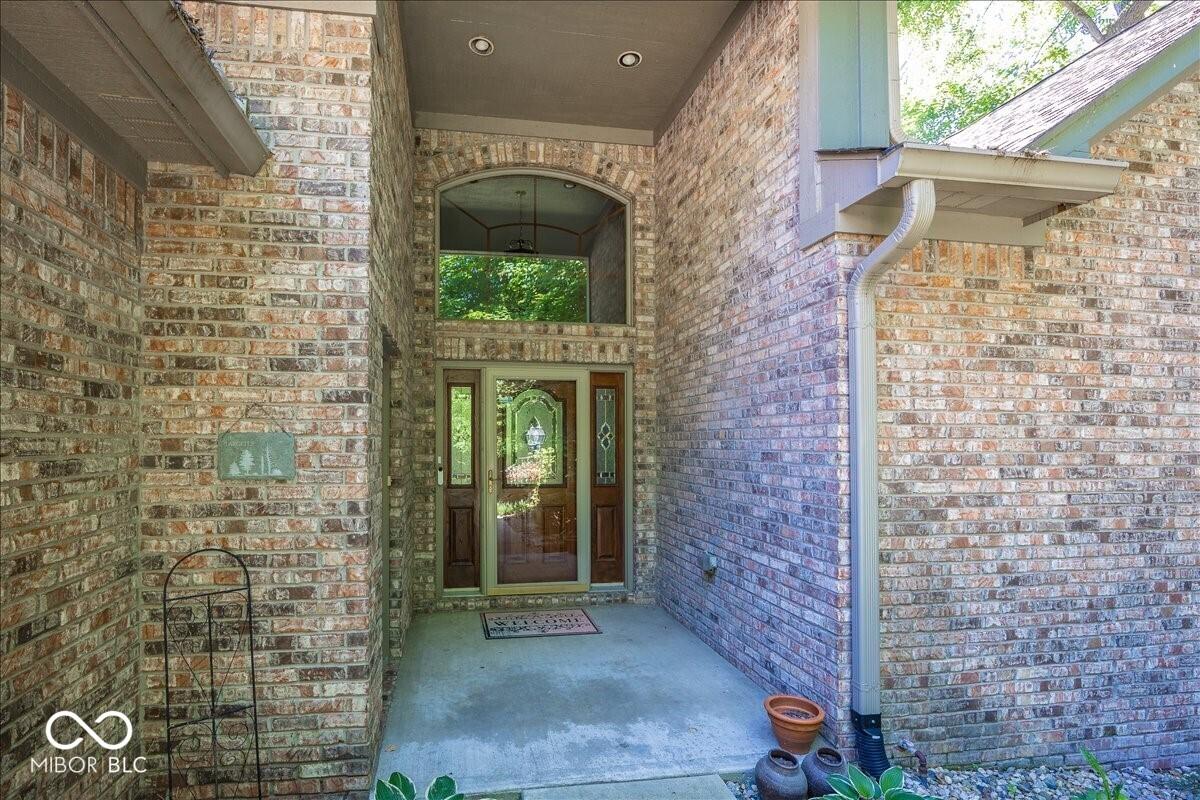 Image 2: Entry