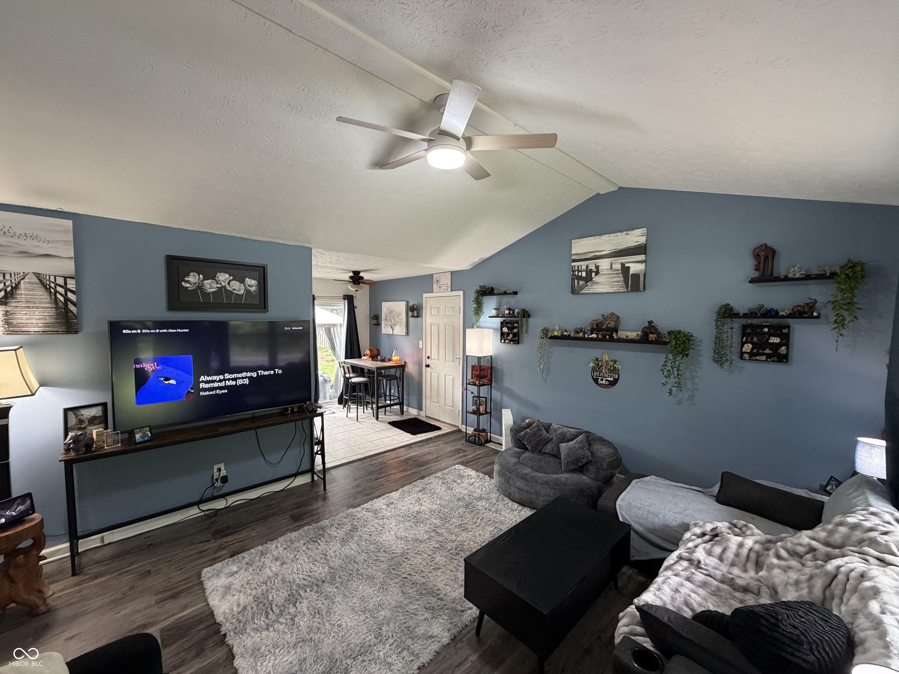 Image 2: Living Room Image 2: Living Room