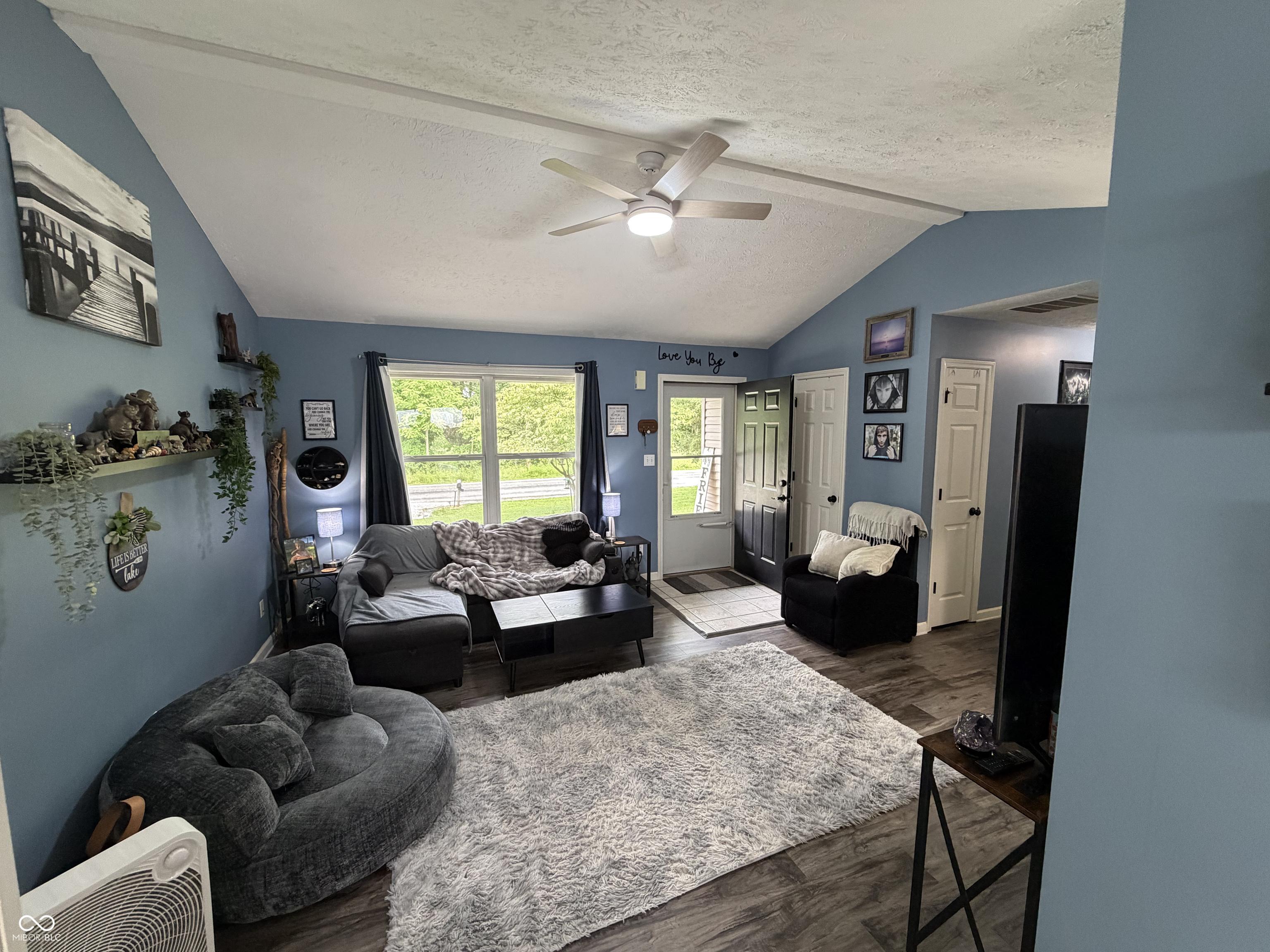 Image 4: Living Room Image 4: Living Room