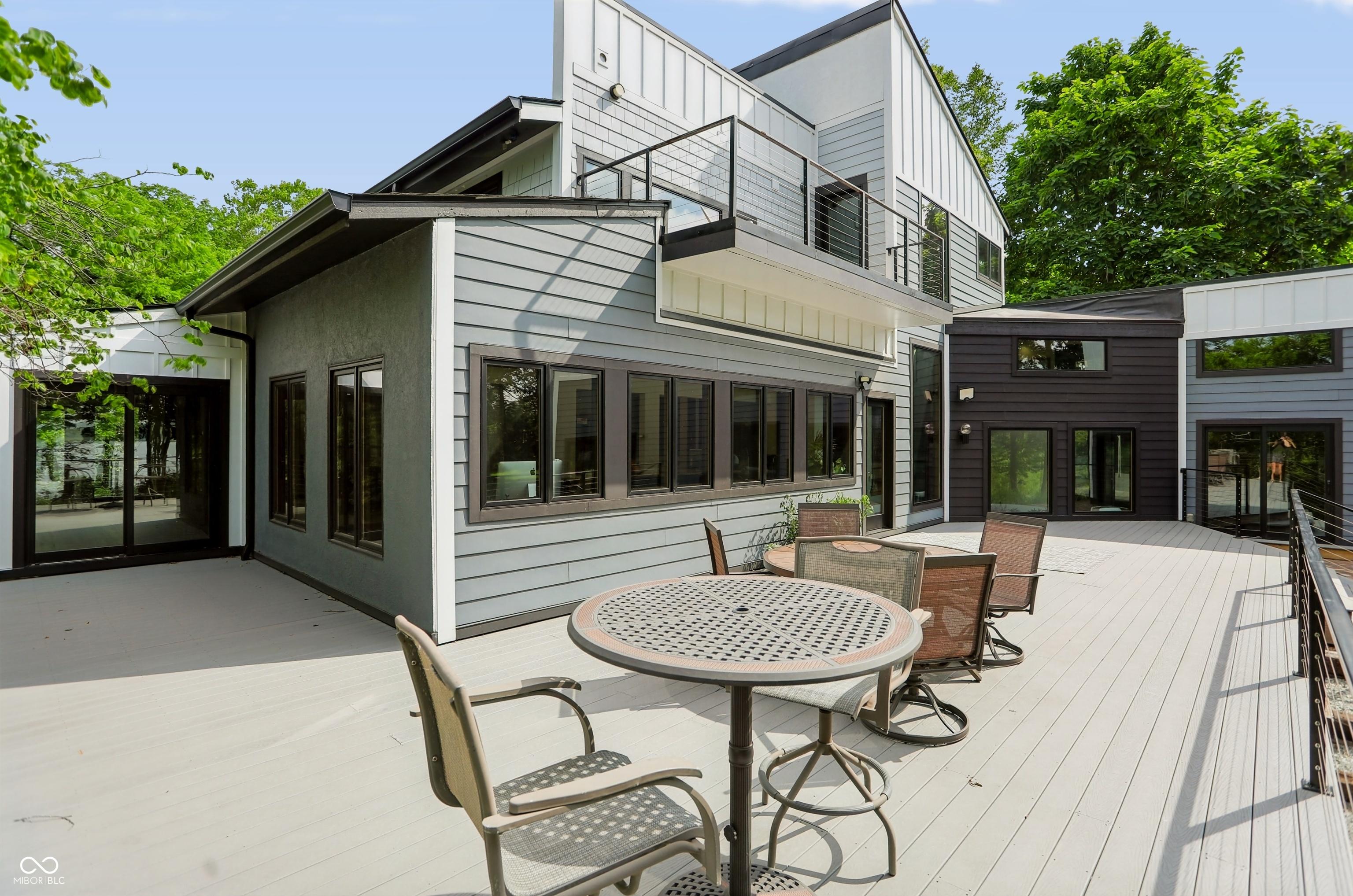 Image 2: Deck Image 2: Deck