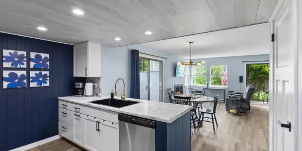Image 3: Kitchen