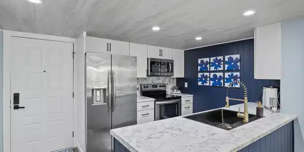 Image 4: Kitchen