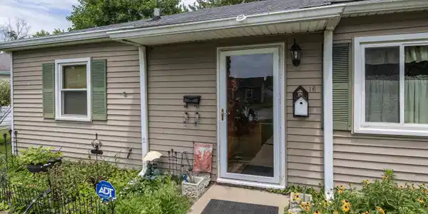 Image 2: Entry
