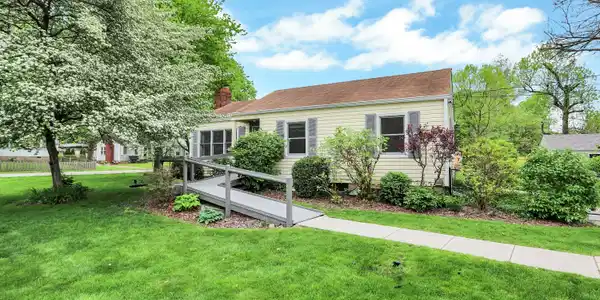 5844 Hillside