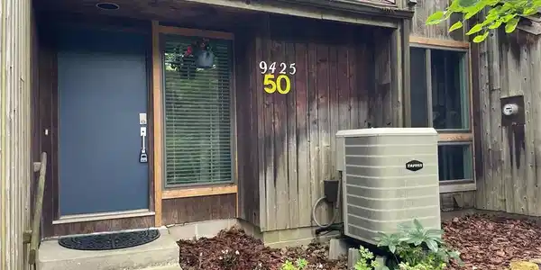 9425 Pointe LaSalles