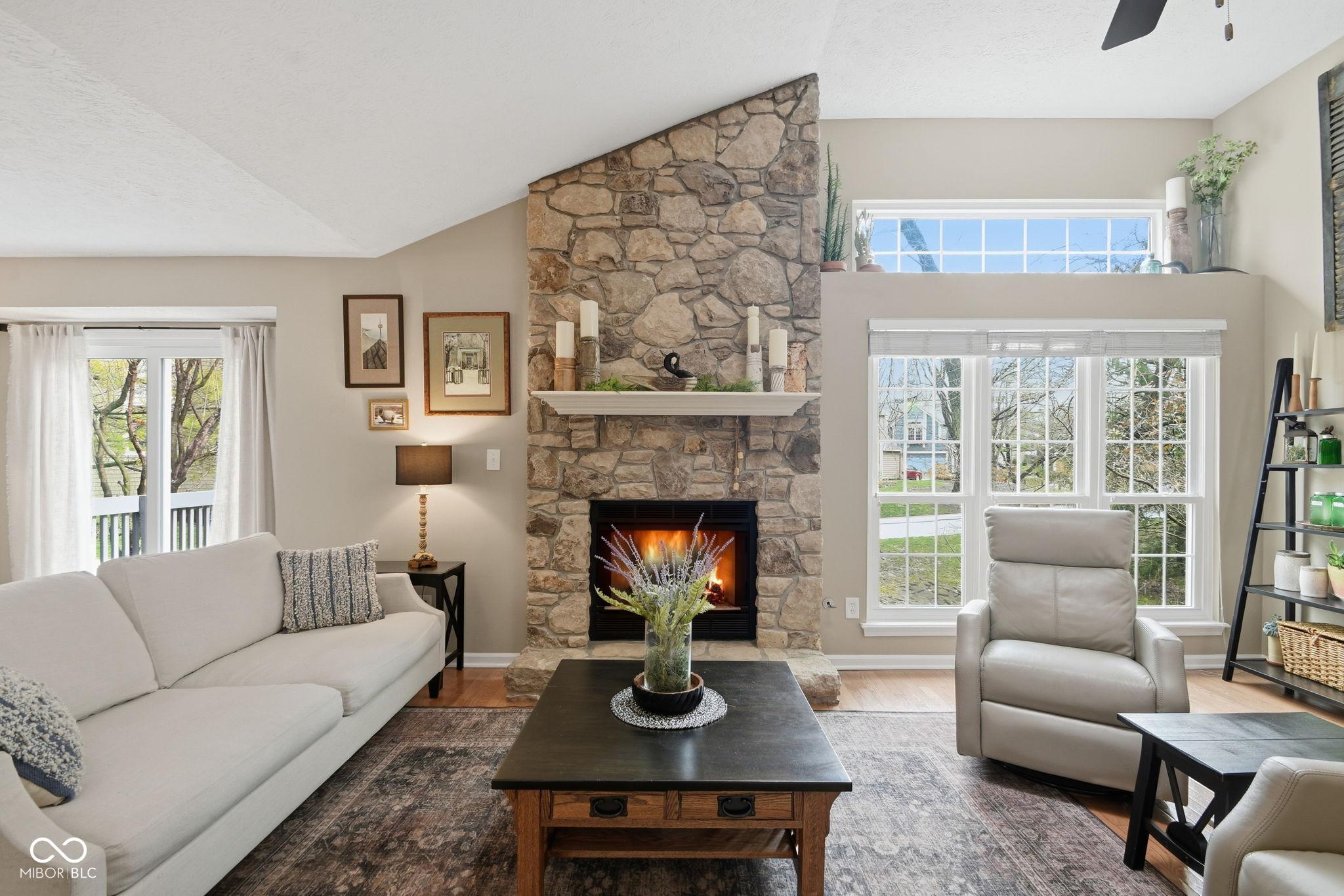 Image 3: Living Room