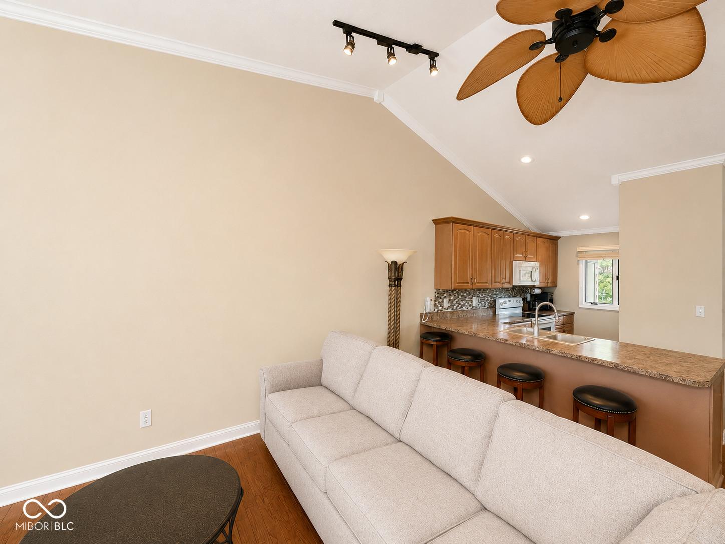 Image 4: Living Room Image 4: Living Room