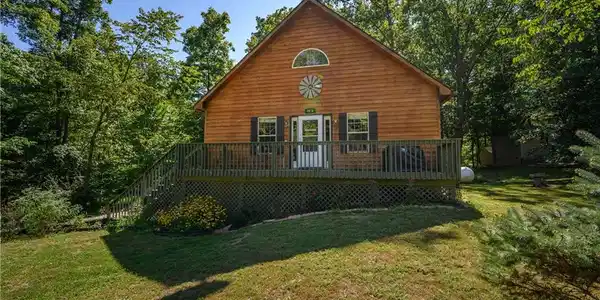 8070 Center Lake