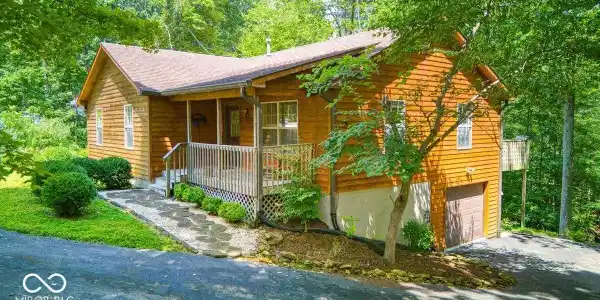 8157 Center Lake Road