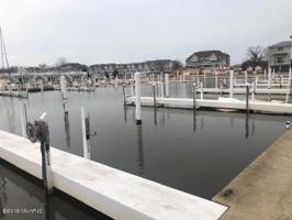 325 Peninsula - E / Moorings