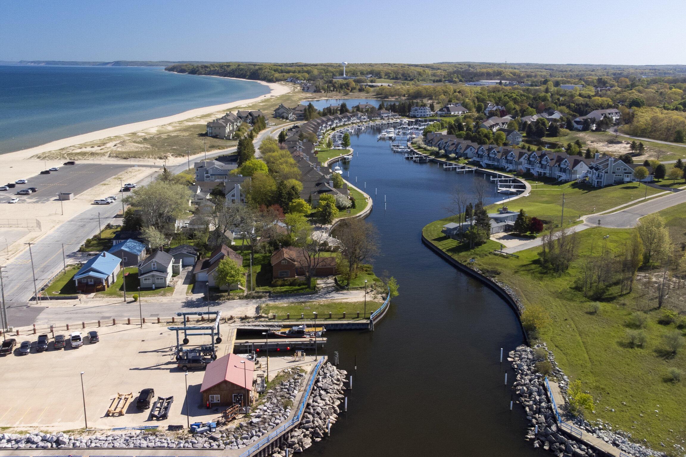 Image 2: Manistee-20