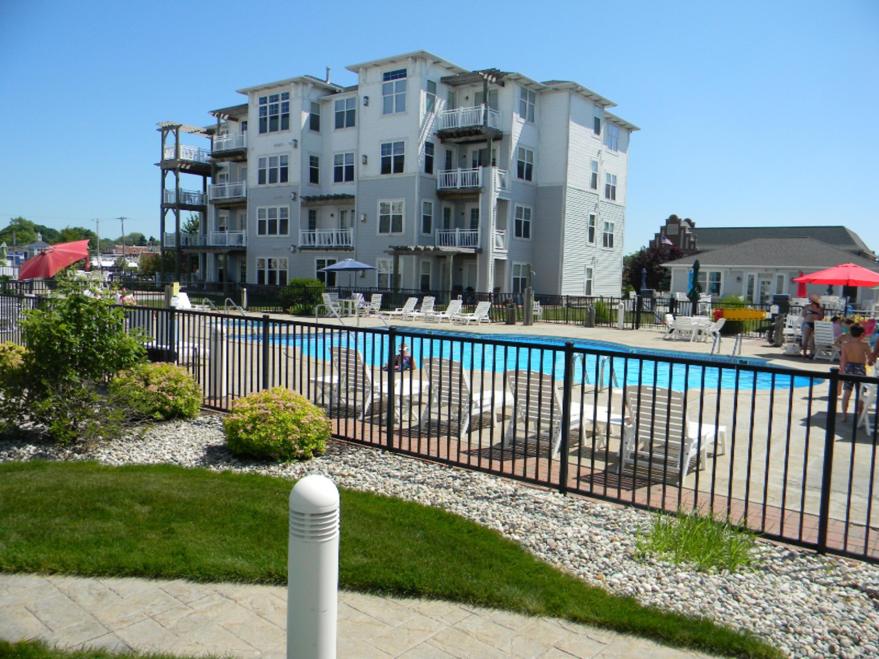 Image 3: The pool