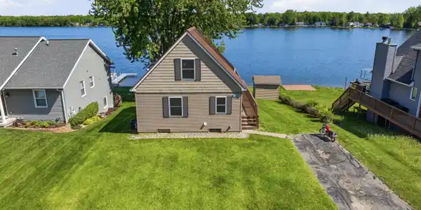 Image 2: 17300 Warrior Drive-16