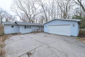 2613 Lakeview