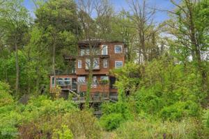 15492 Lakeshore Road