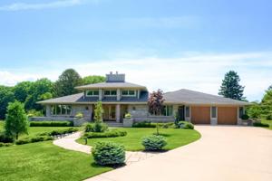 715 Golfview