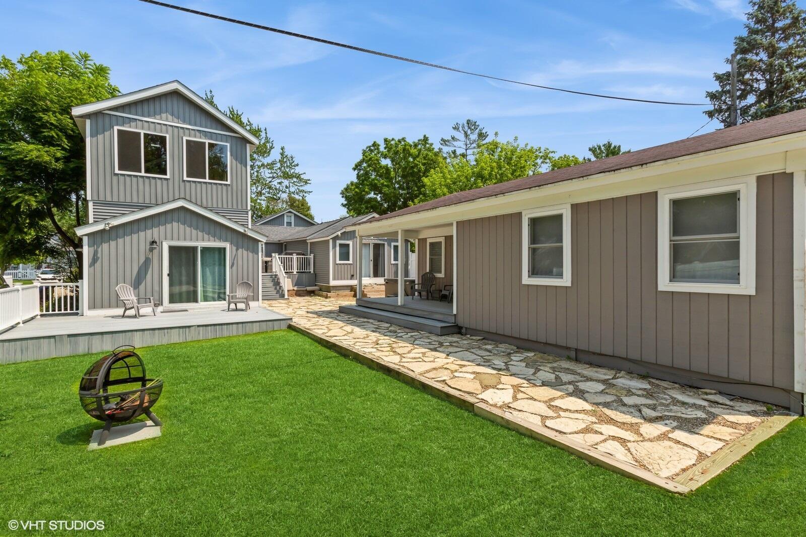 Image 3: 02_116NSmithSt_2004_Large