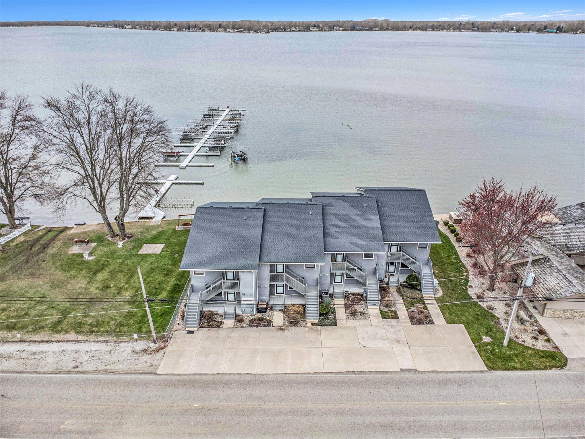 Image 2: 003_566_lake_dr_unit_a_coldwater_mi_4903