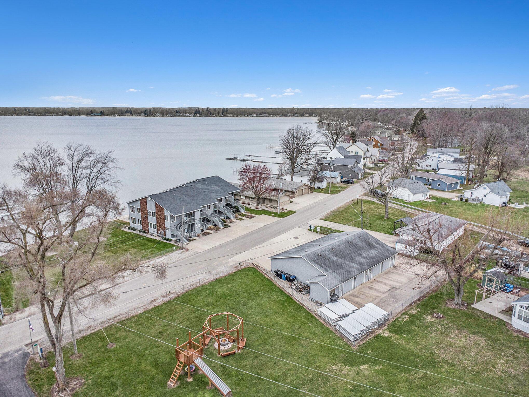 Image 3: 002_566_lake_dr_unit_a_coldwater_mi_4903