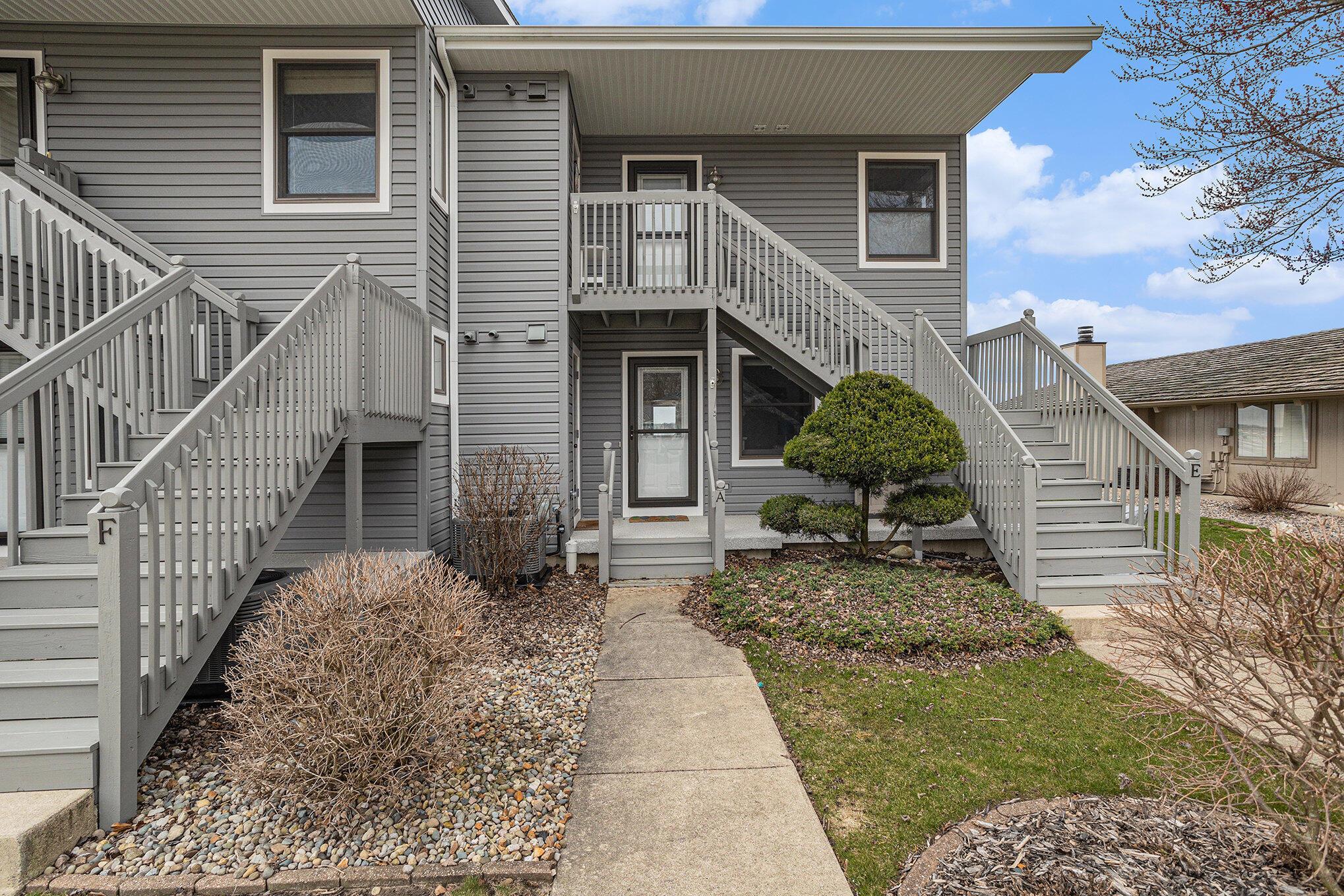 Image 4: 004_566_lake_dr_unit_a_coldwater_mi_4903