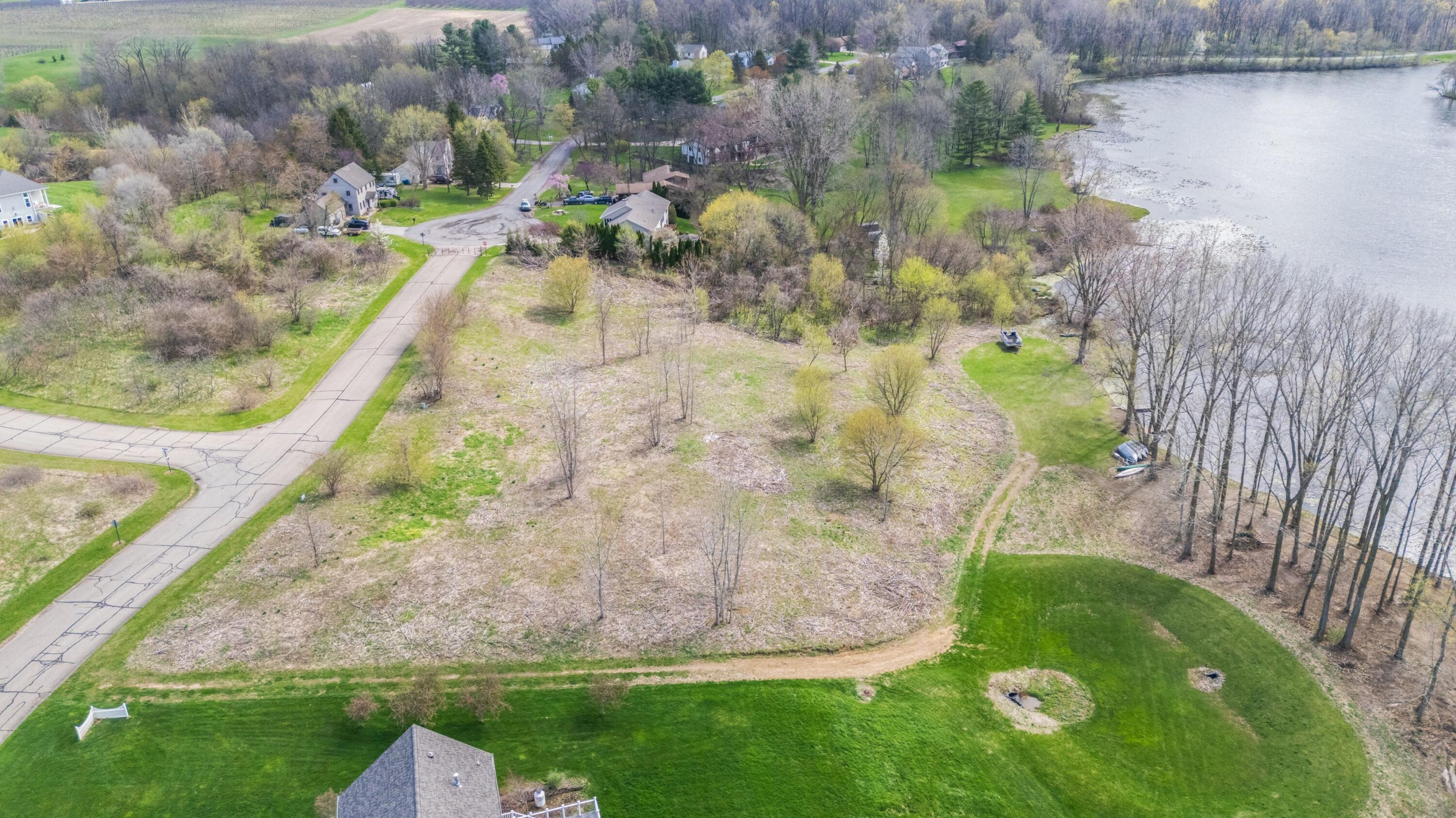 Image 4: 2658 W Lakeland Dr - Right hand side lot