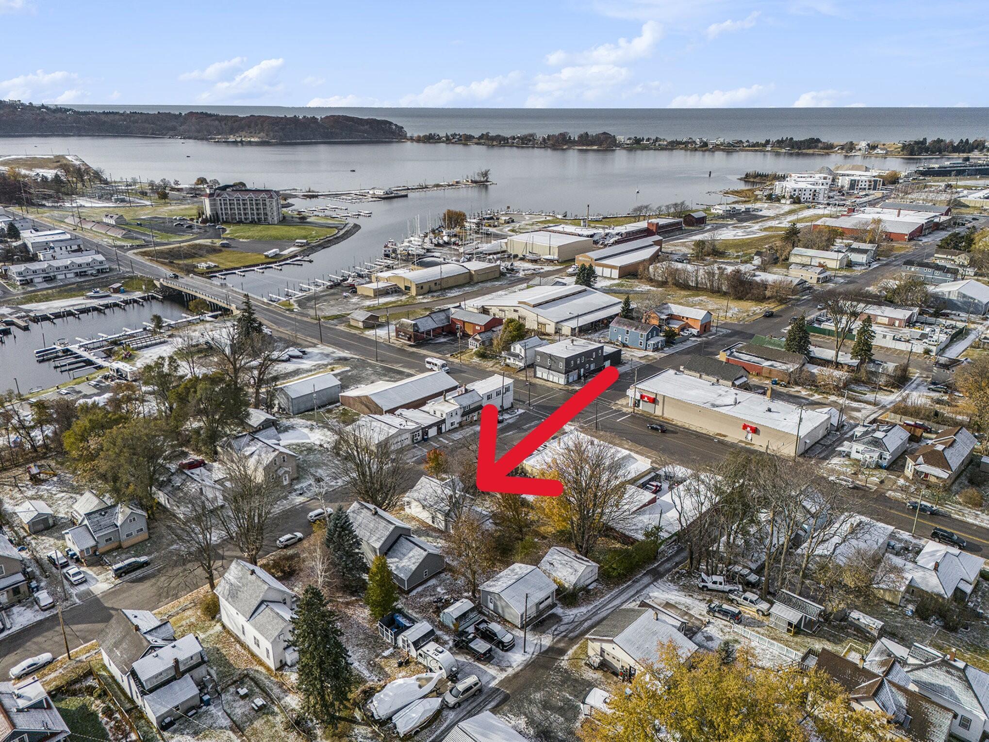 Image 2: Aerial w arrow