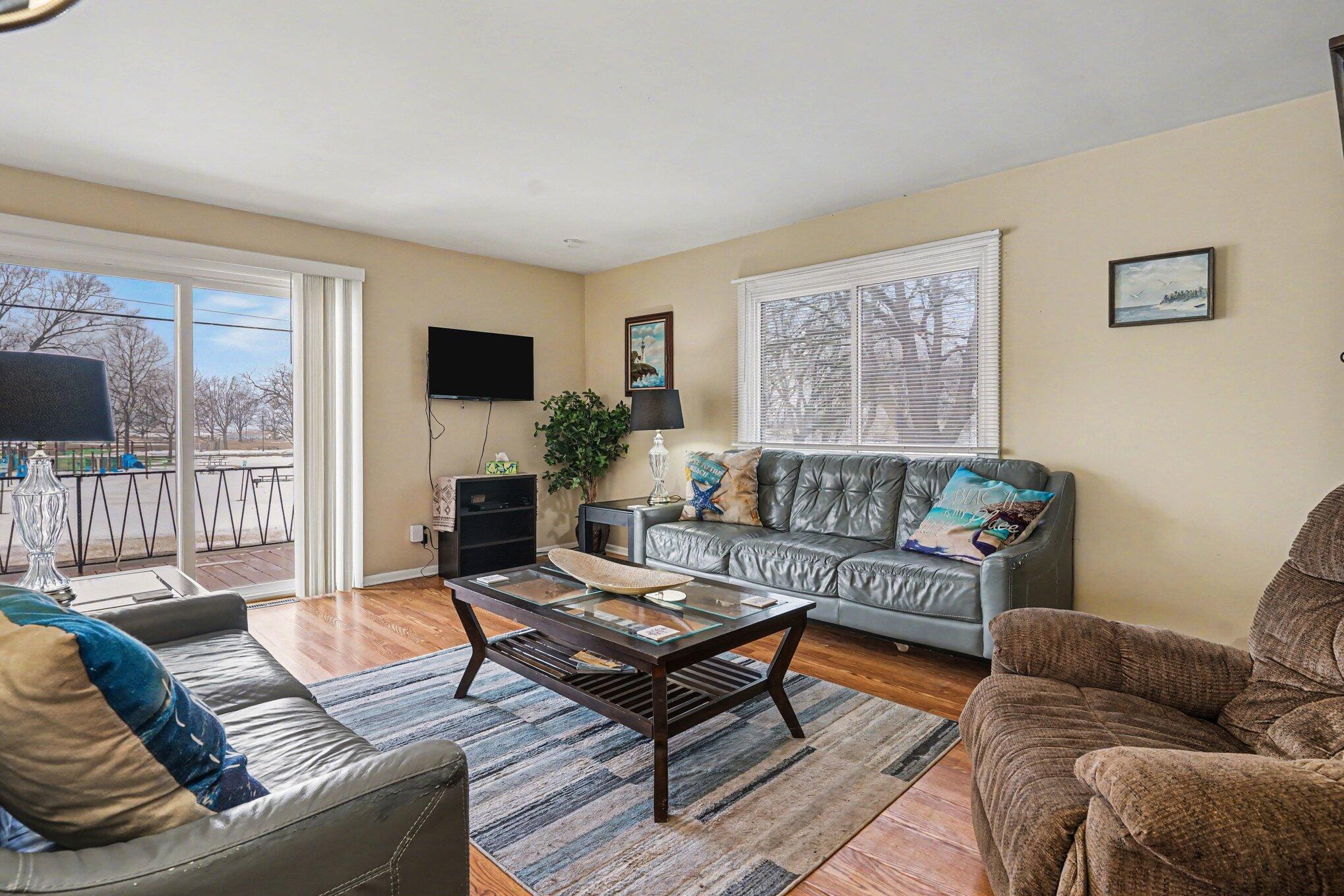 Image 2: Living Room