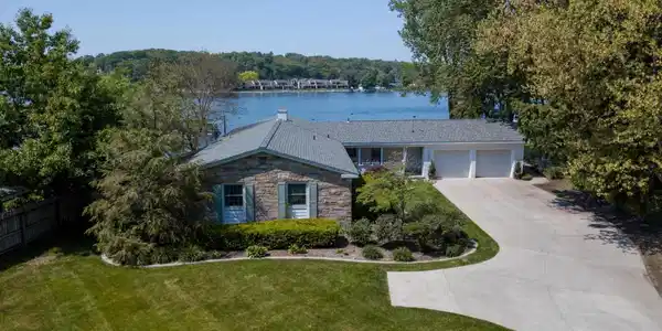 15657 View Drive