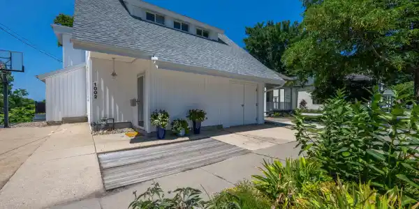1002 Lake Boulevard