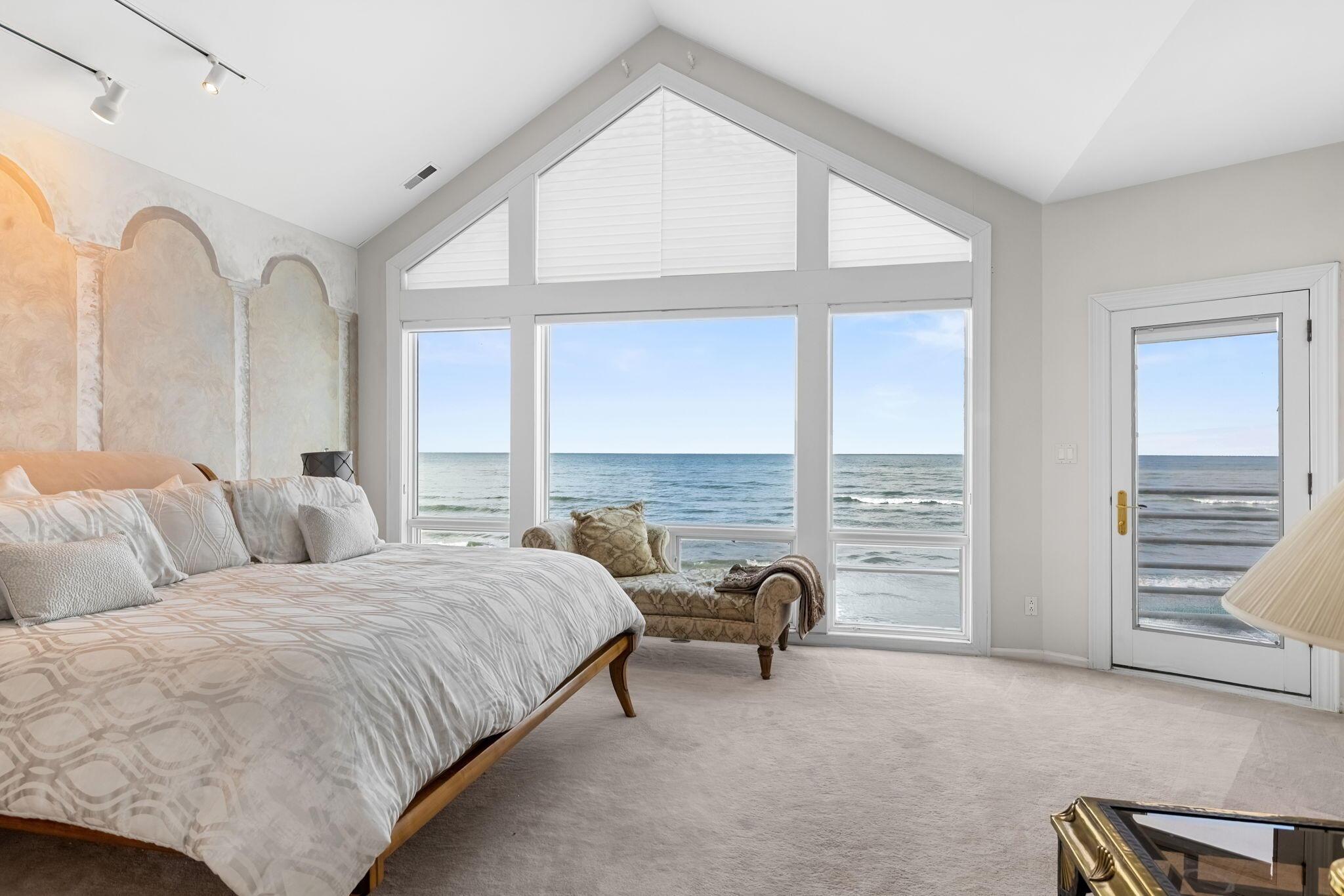 Image 3: 5- 400 Lake Dr C